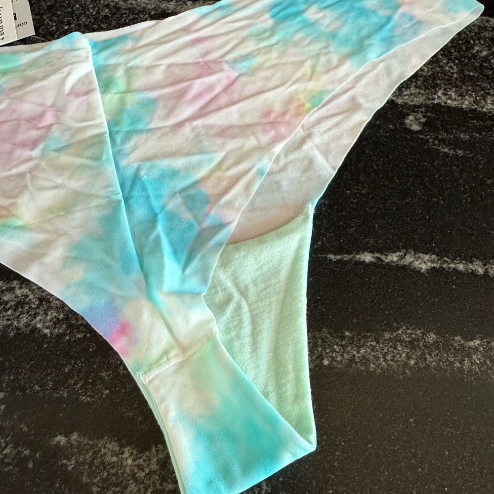 New with tags never worn Earth Republic no show panties
